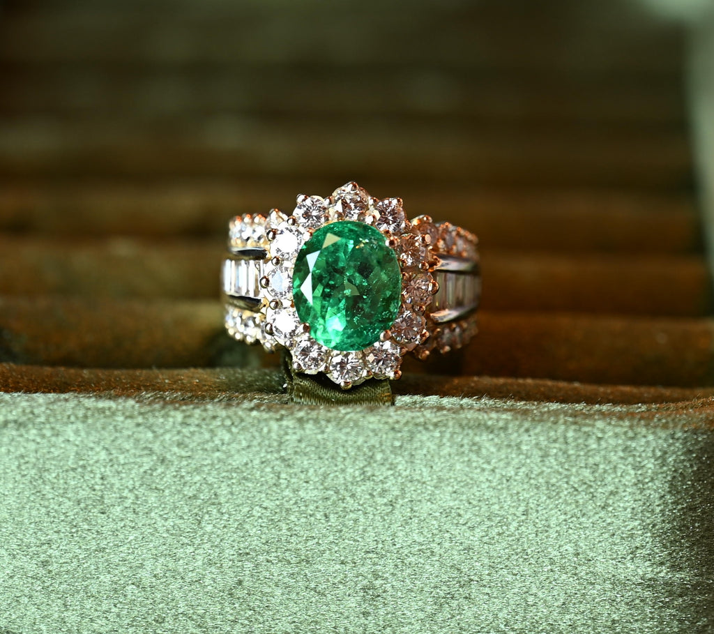 Enchanting 18k Gold, Emerald and Diamond Ring