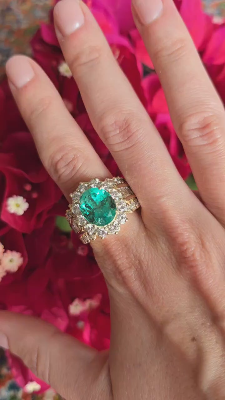 Enchanting 18k Gold, Emerald and Diamond Ring